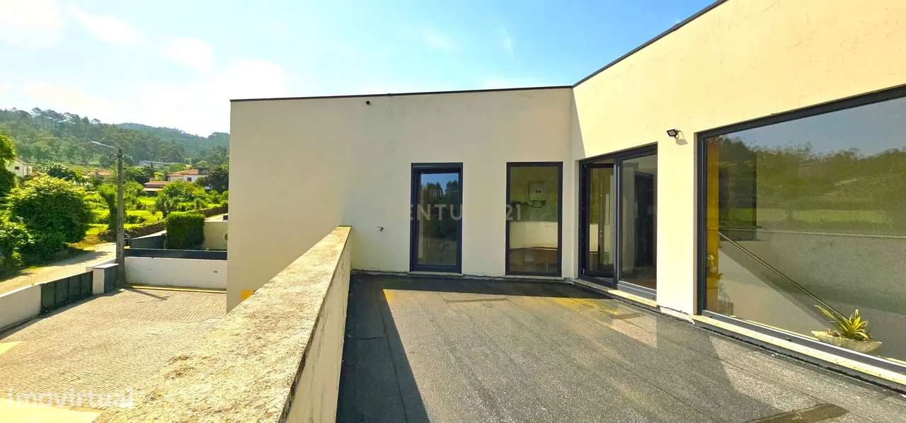 Moderna Moradia T4 com Piscina em Aldreu, Barcelos-35