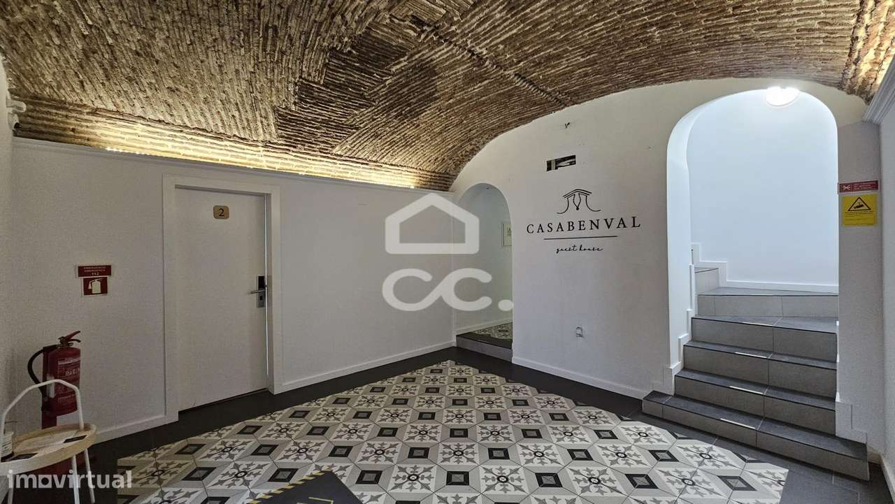 Alojamento com 10 quartos, pronto a rentabilizar, com obras recentes e-7