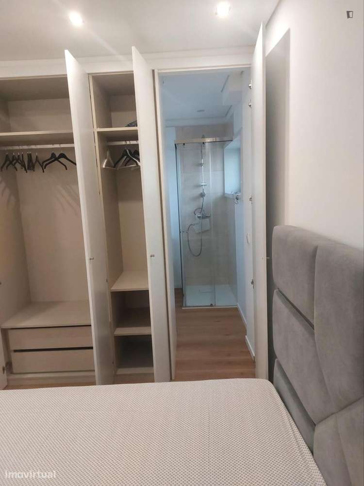 Quarto - localizado em Paranhos Porto - Grande imagem: 5/9