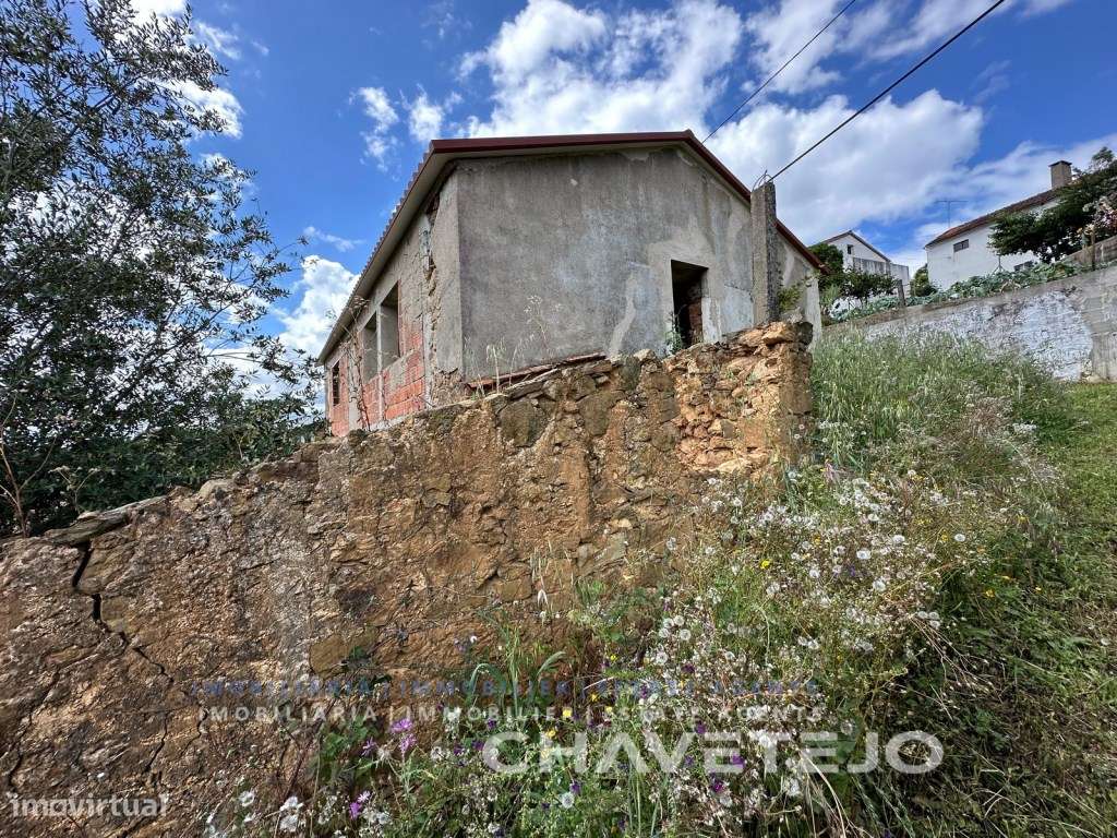 Quintinha com duas casas de campo e uma arrecadação a cerca de 4 km...-34