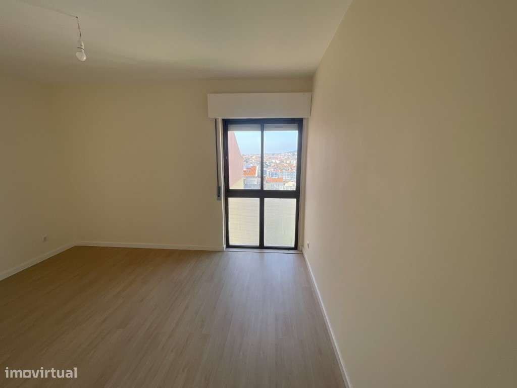 Apartamento T2 Renovado na Tapada de Mercês - Excelente Oportunidade-12