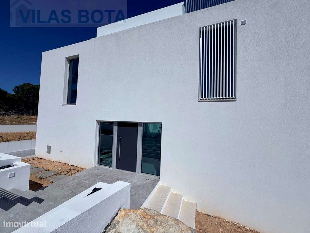 Moradia Luxuosa Moderna no Triângulo Dourado-7