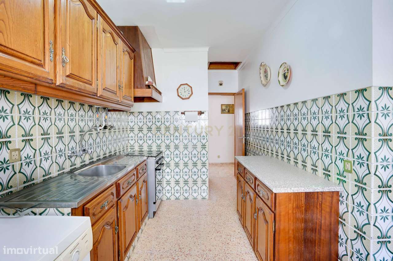 Já imaginou viver numa aldeia? E a poucos minutos de Cascais.-9