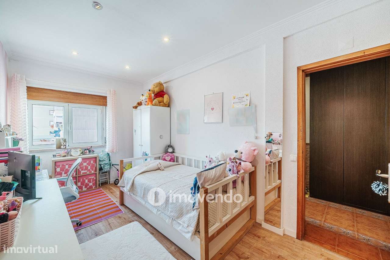 Apartamento T2 com cozinha equipada, na Amadora-26