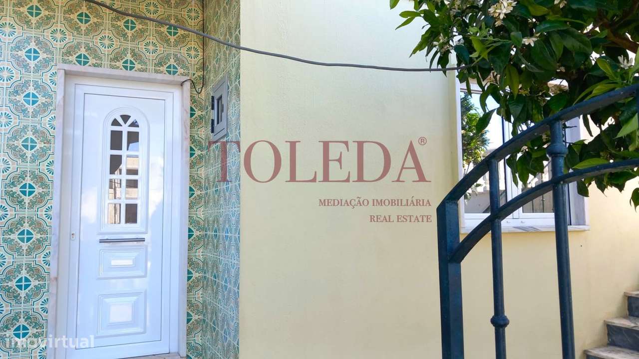 Moradia Bifamiliar com 2 T3 em Vialonga-27