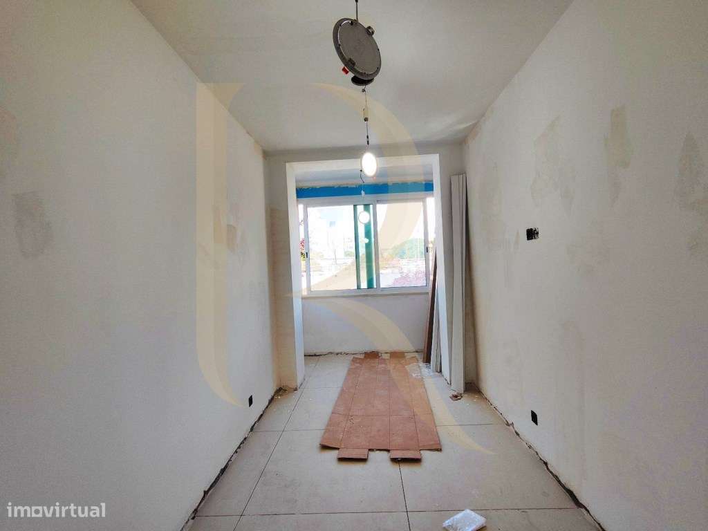 Apartamento T4 remodelado no Laranjeiro - Almada-19