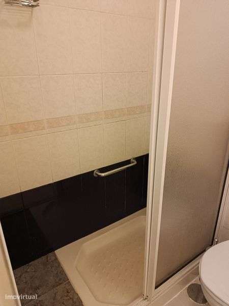 Apartamento T3 no 3º Andar em prédio sem elevador, mobilado e equipado - Grande imagem: 5/10