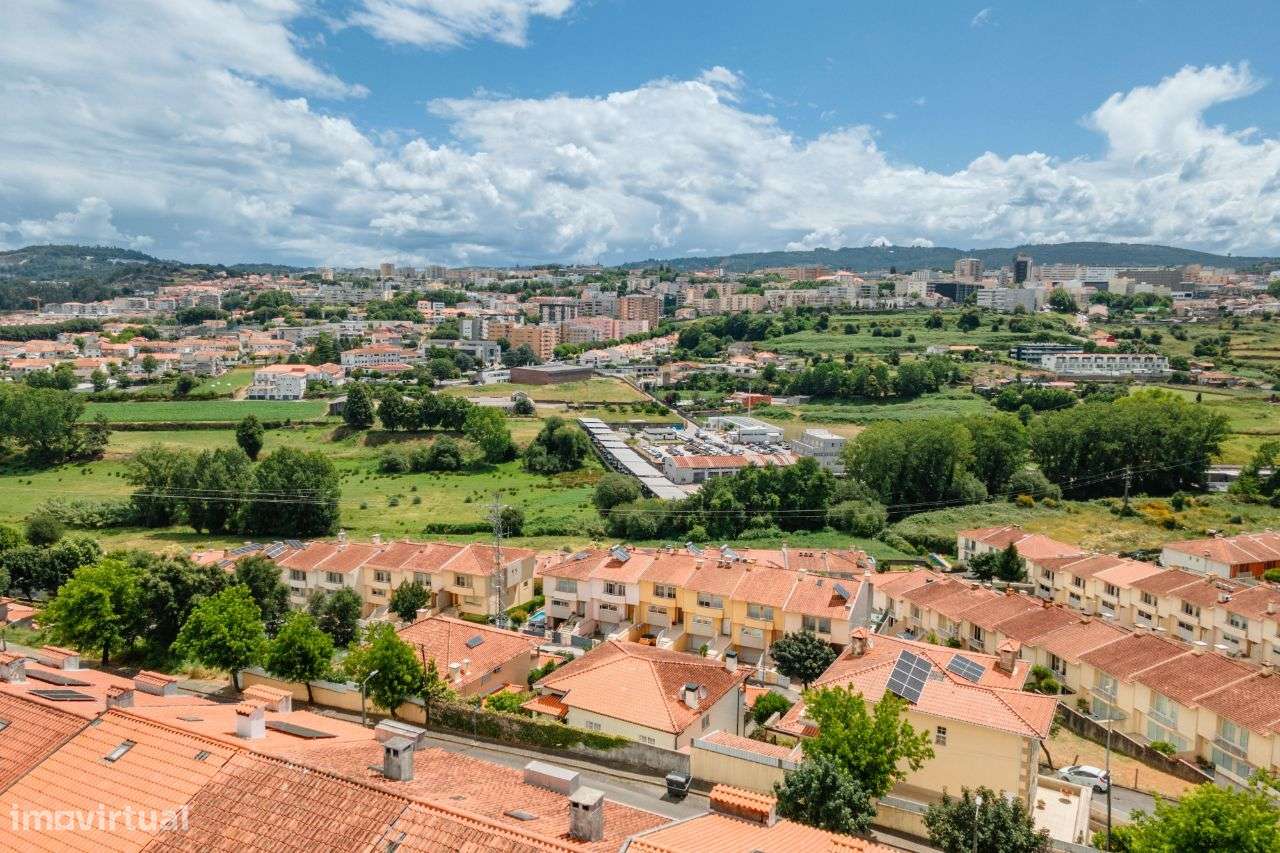 Moradia T4 com piscina em Braga-22