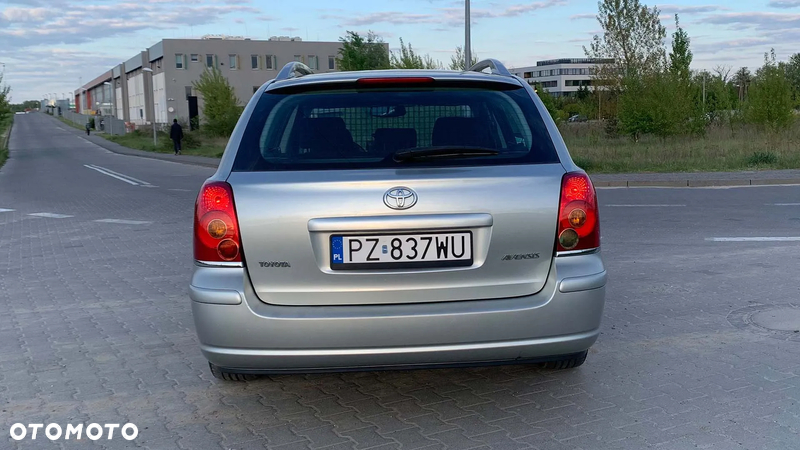 Toyota Avensis 1.8 VVT-i Combi - 23