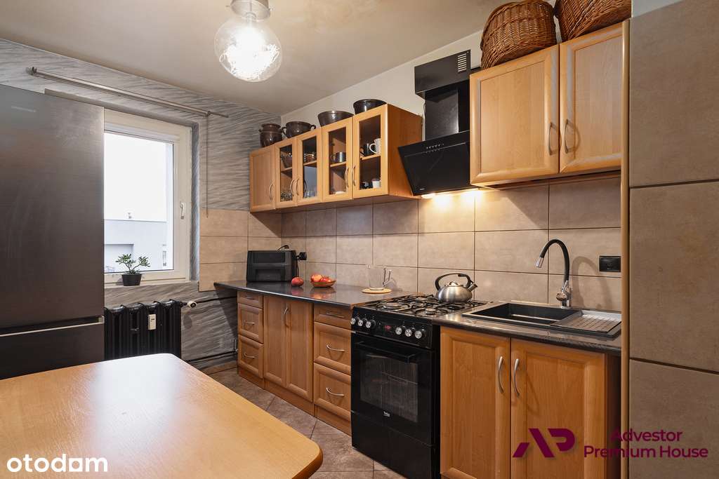 Niski blok, oddzielna kuchnia, balkon i piwnica-8