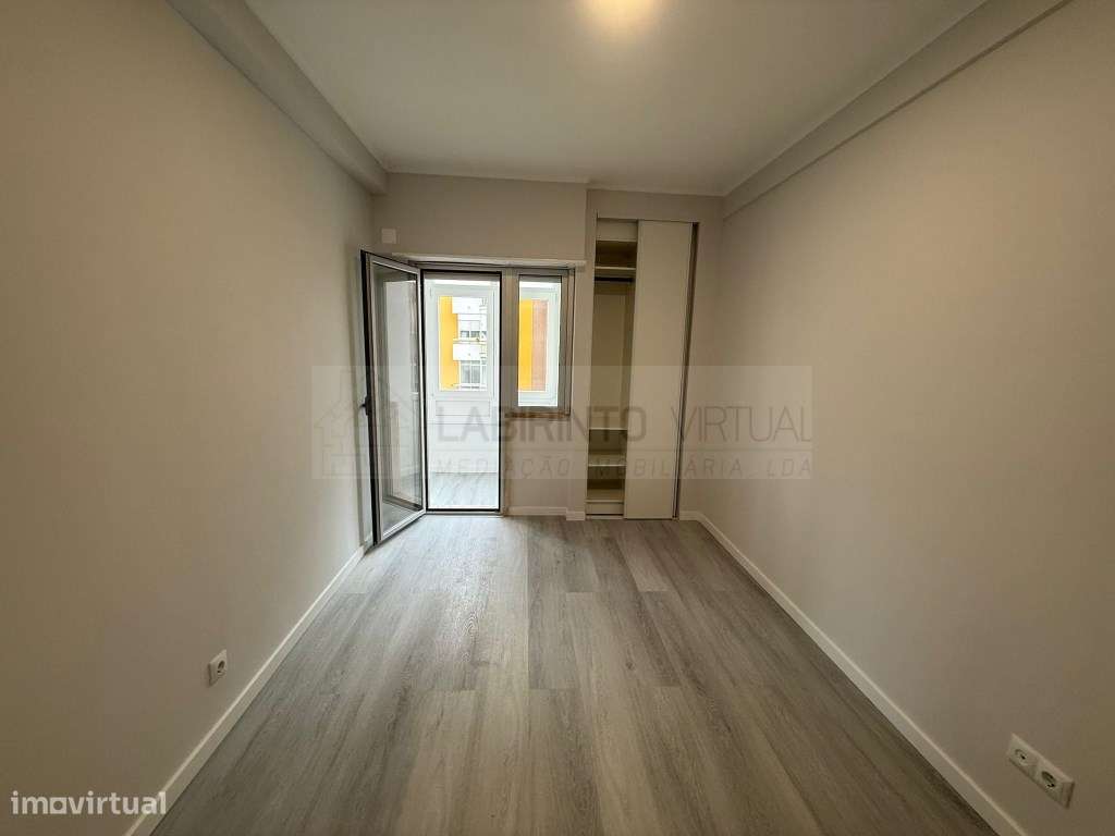 Vende-se T2 totalmente remodelado em Oeiras, a poucos minutos das P...-9