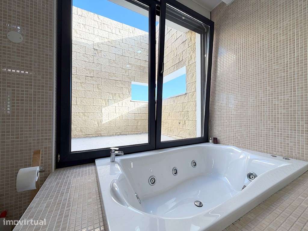 Moradia a venda em Azeitão, T5 com Piscina, Cave e Garagem em Vila ...-22