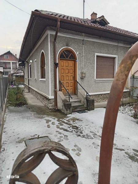 Casa de vanzare, 103mp + anexa, Targu-Jiu, Zona Centrala