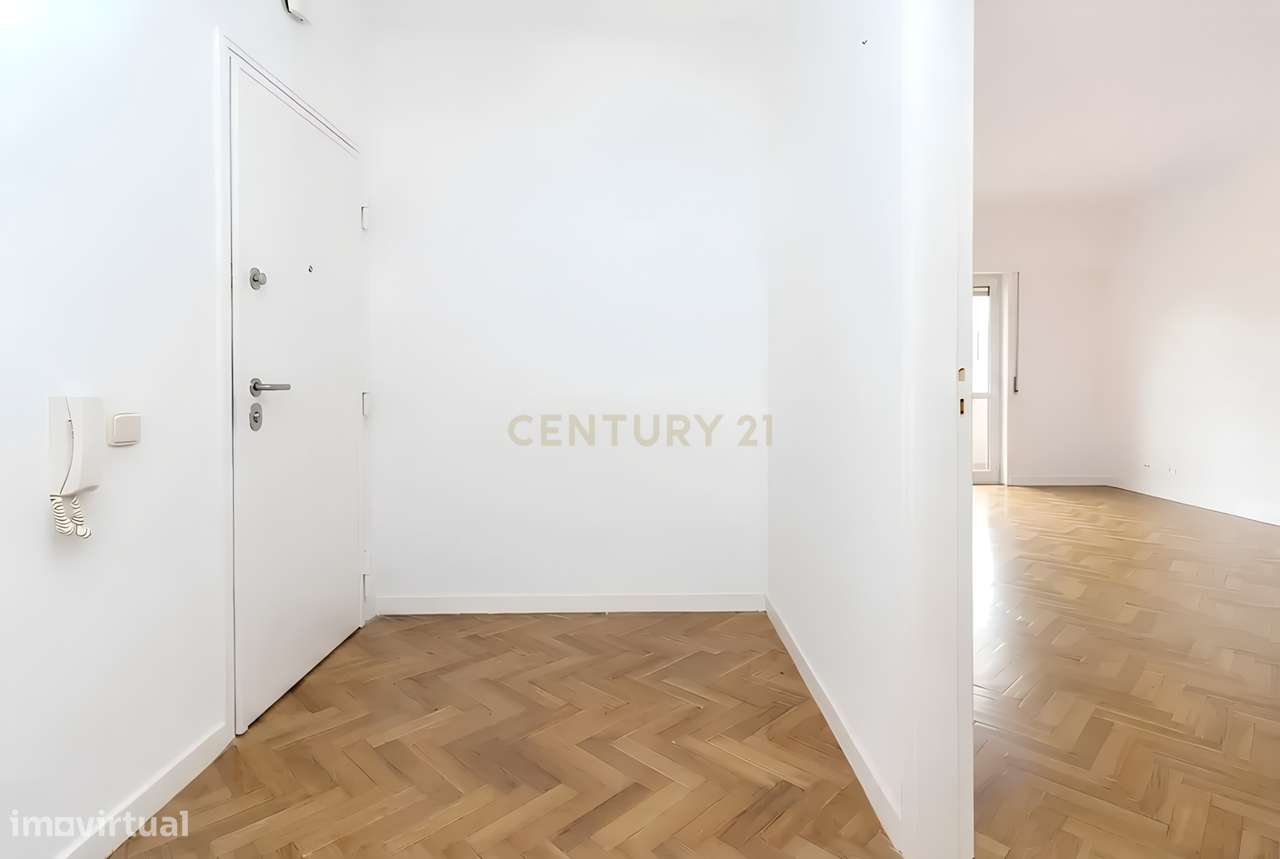 Apartamento T2 em Oeiras com Varanda e Boa Exposição Solar-18