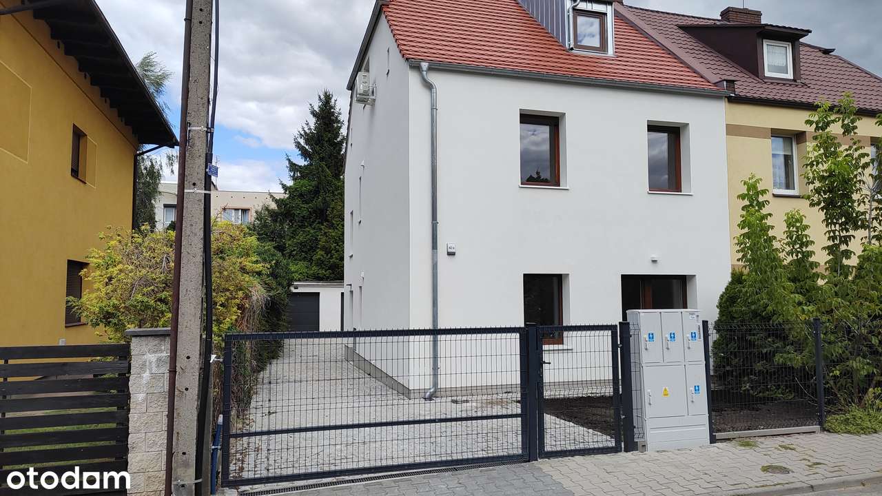 Dom z 3 mieszkaniami i 3 garazami po pelnym remoncie
