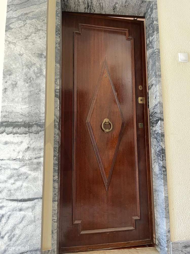 Arrendamento t2 com varanda e terraço na Lapa-Estrela - Grande imagem: 3/17