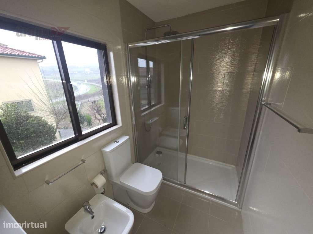 Moradia T3 com Armazém de 300m² - O Equilíbrio Perfeito entre Habit...-15