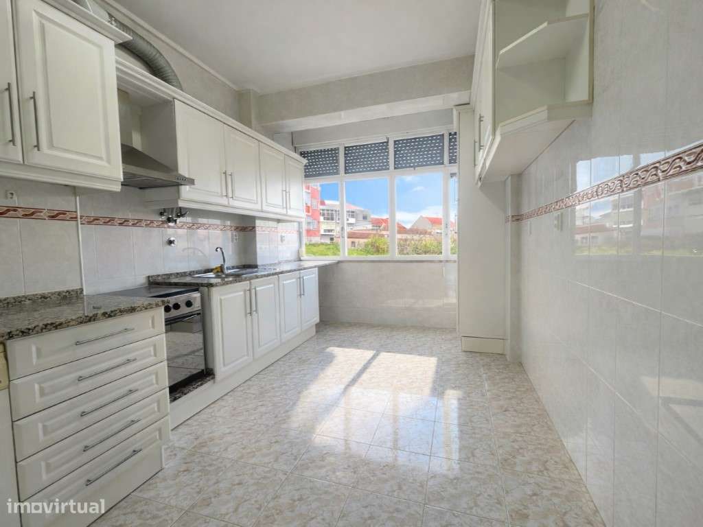 T2 junto ao Cineteatro Municipal da Damaia-0