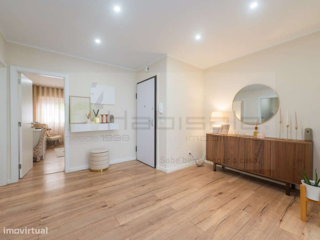 Apartamento T2 totalmente remodelado junto à estação.-14