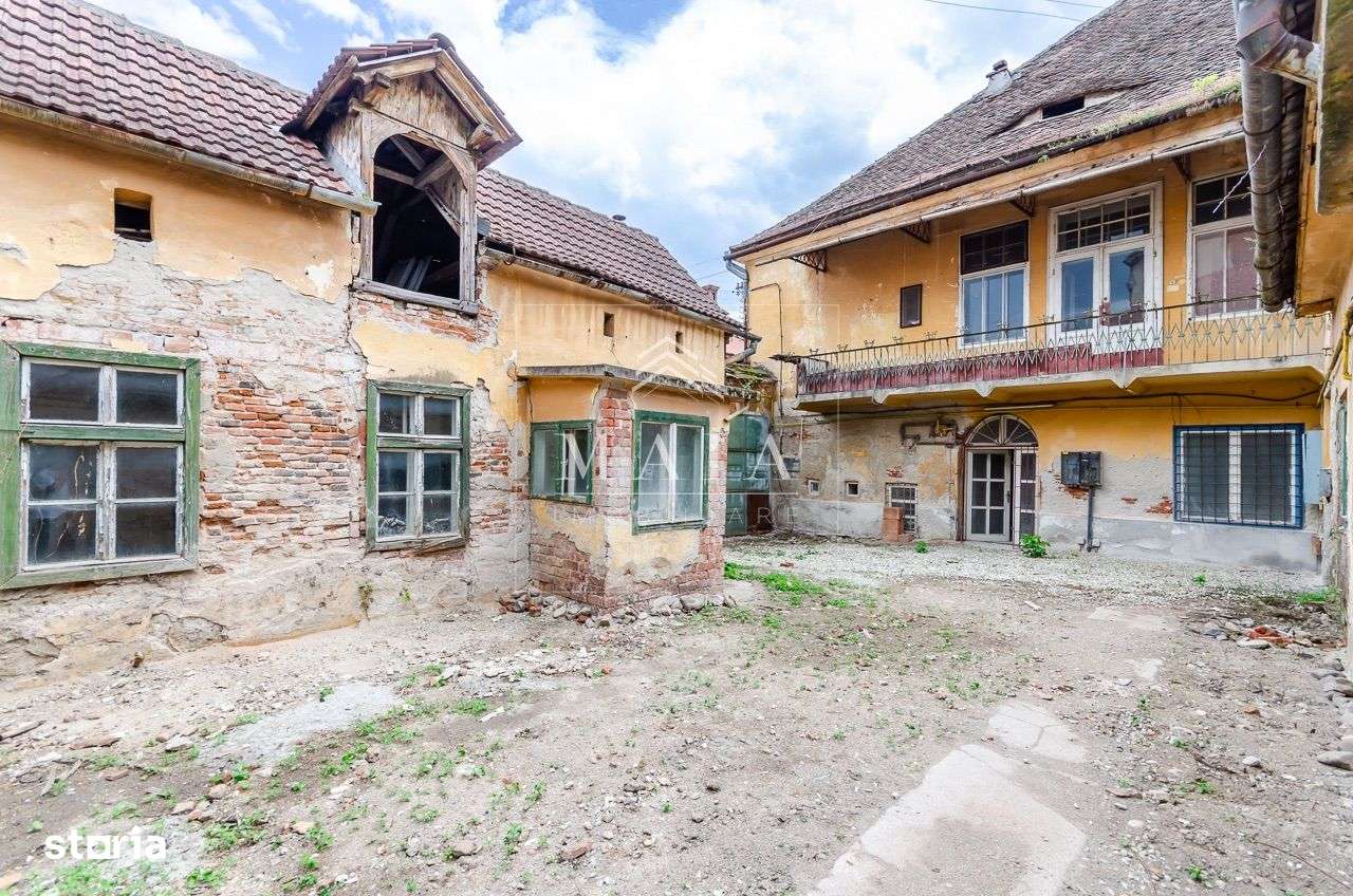 Imobil singur in curte, teren 670 mp, centru istoric Sibiu - Imagine principală: 2/16