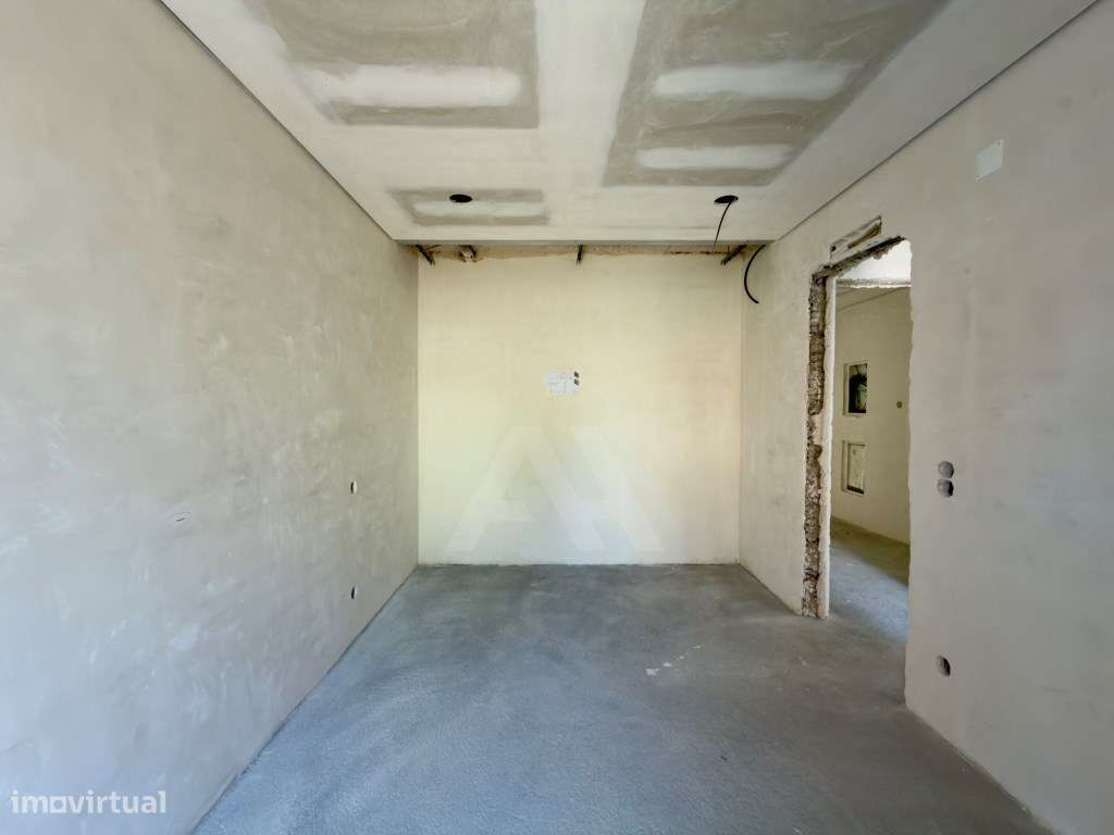 Apartamento T4+1 duplex remodelado com jacuzzi e garagens em Alcabi...-9