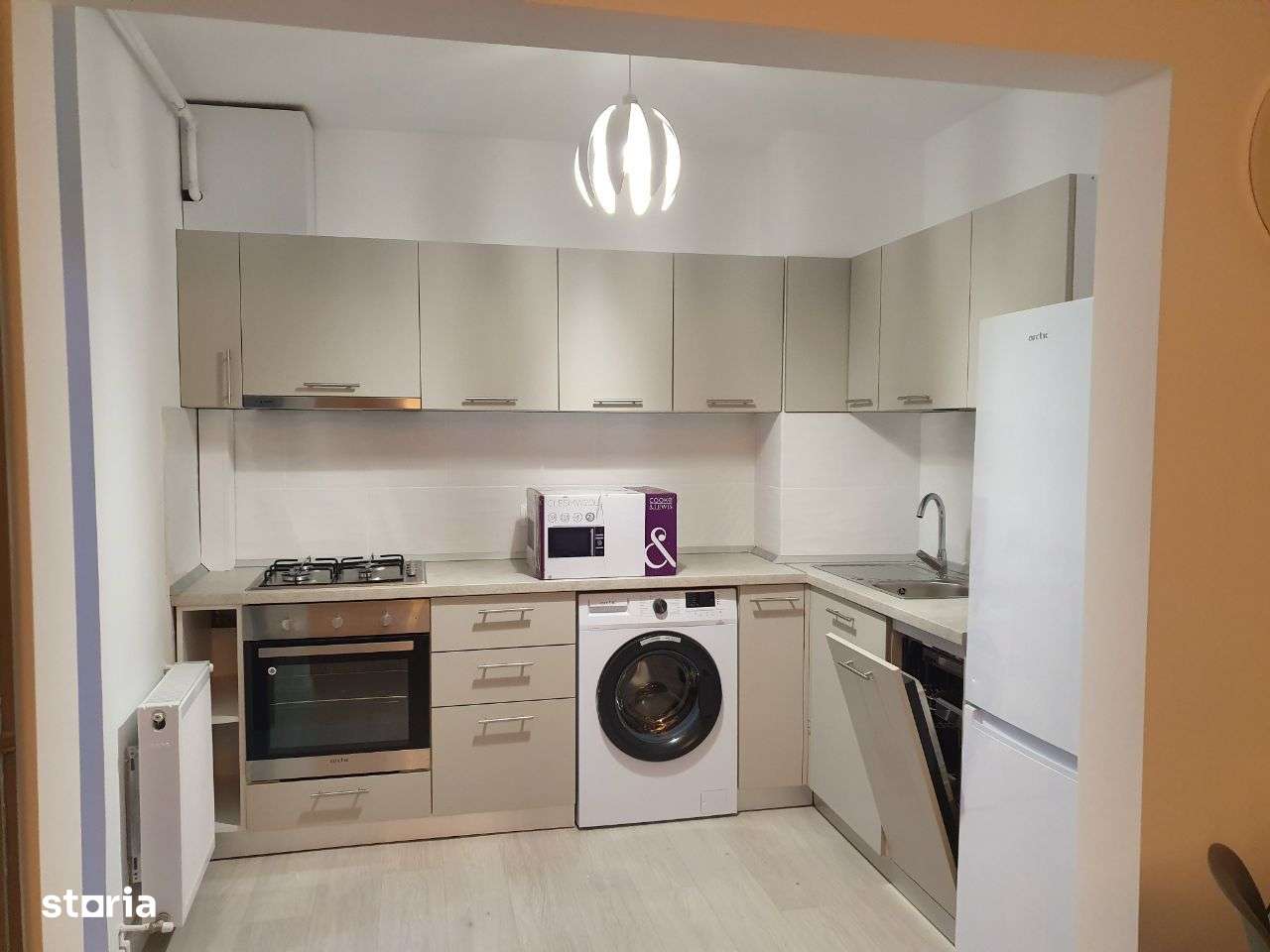 Bdul Buc, White Tower, apt 2 camere et 1/9, cu centrala proprie si AC - Imagine principală: 4/13