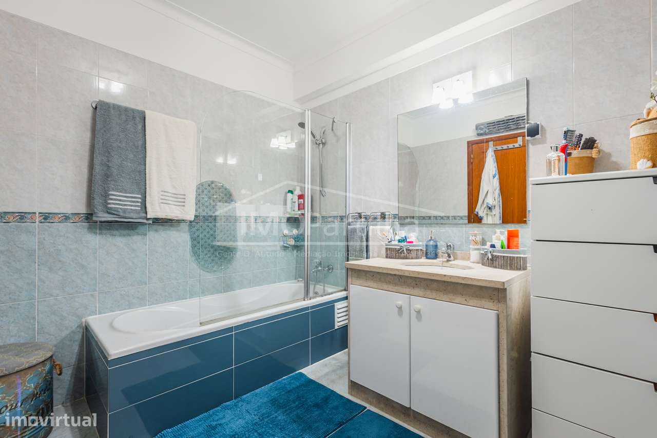 Apartamento T2 | 159 m² | Suíte | Garagem | Varanda-17