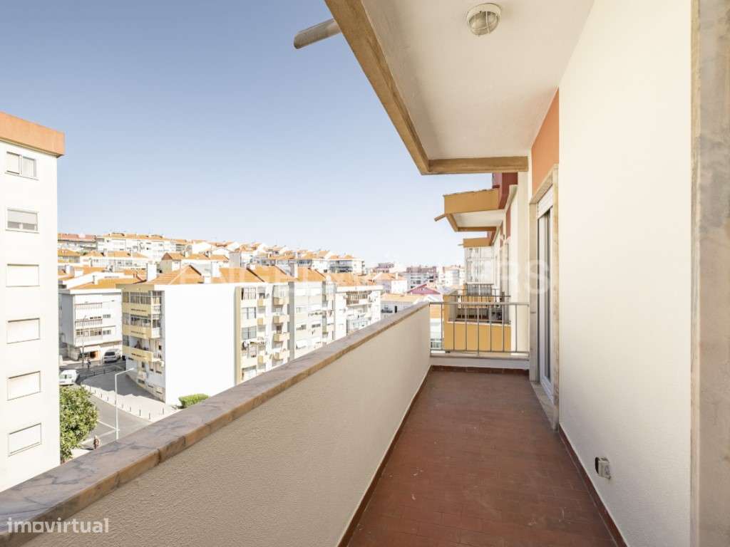 Luminoso T3 remodelado com varandas em Póvoa de Santo Adrião - Grande imagem: 5/25