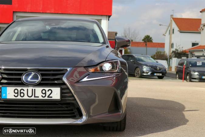 Lexus IS 300H Executive+ - 11