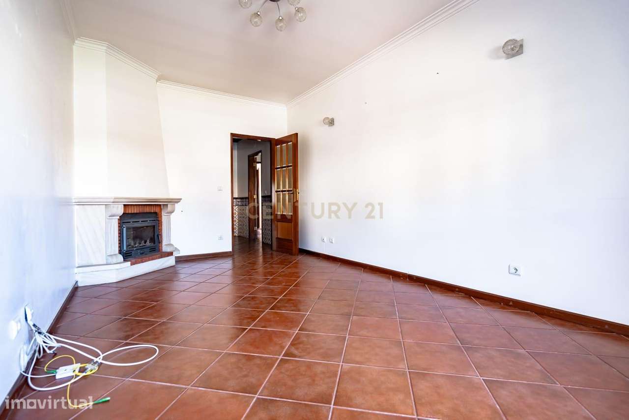 Apartamento T3 com elevador e garagem no centro da Lousã-19