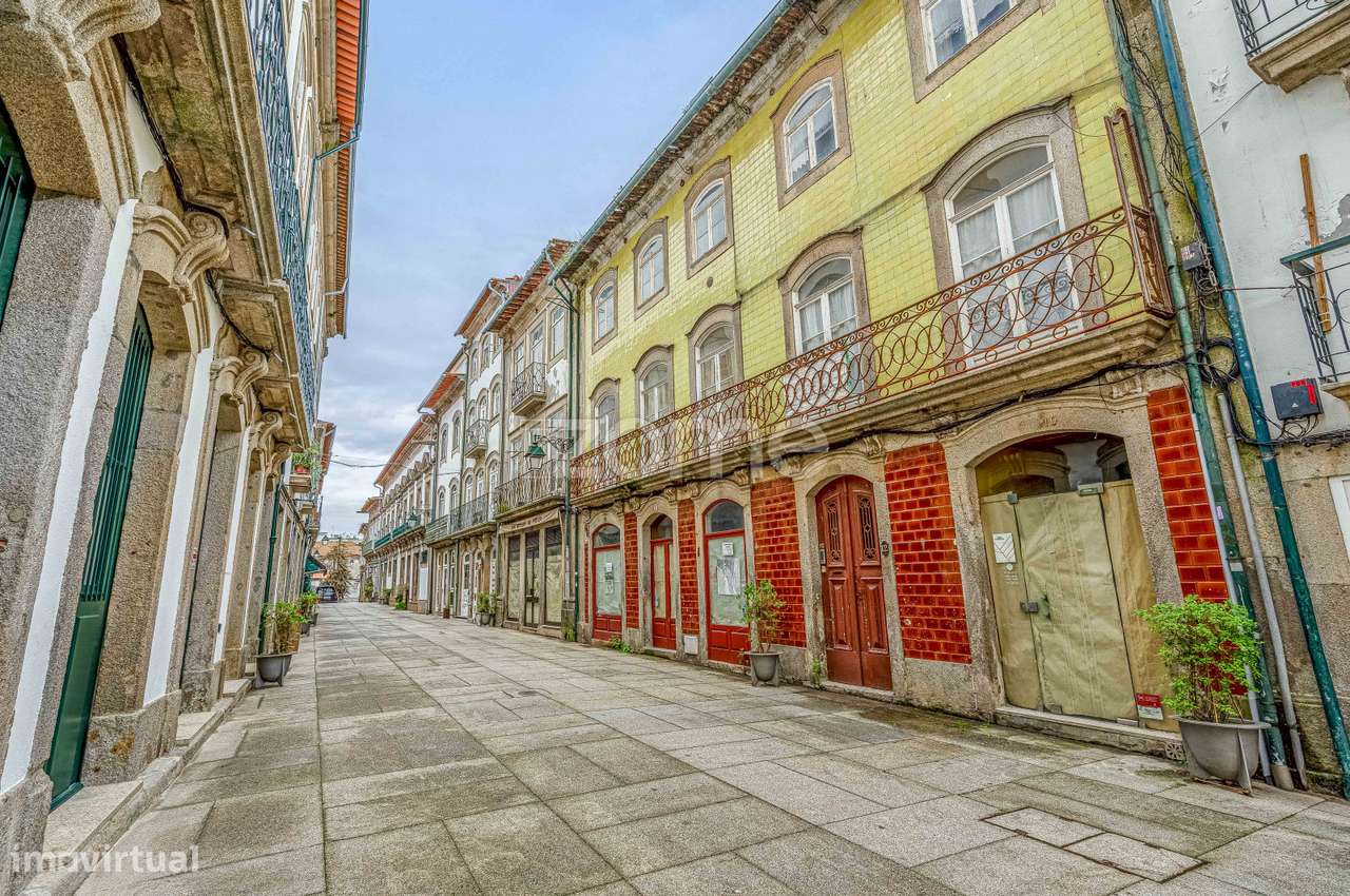 Prédio no Centro Histórico de Viana do Castelo - Grande imagem: 2/54