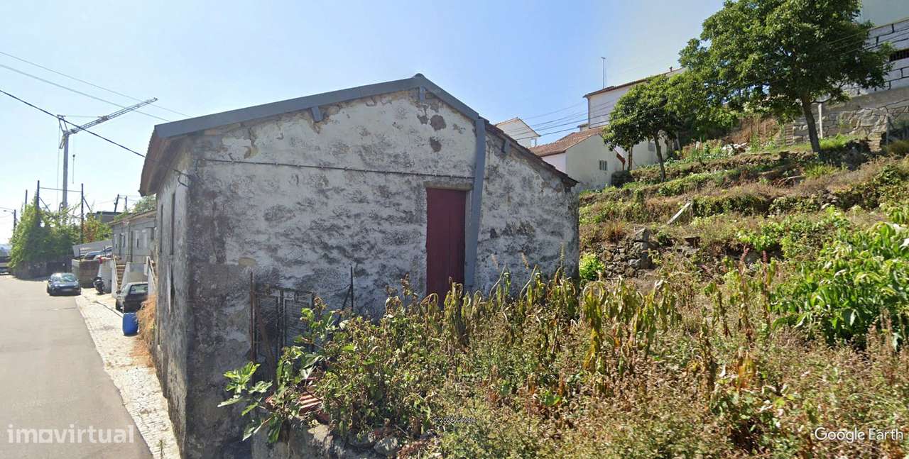 Moradia em pedra para restauro em Fafe - Grande imagem: 2/4