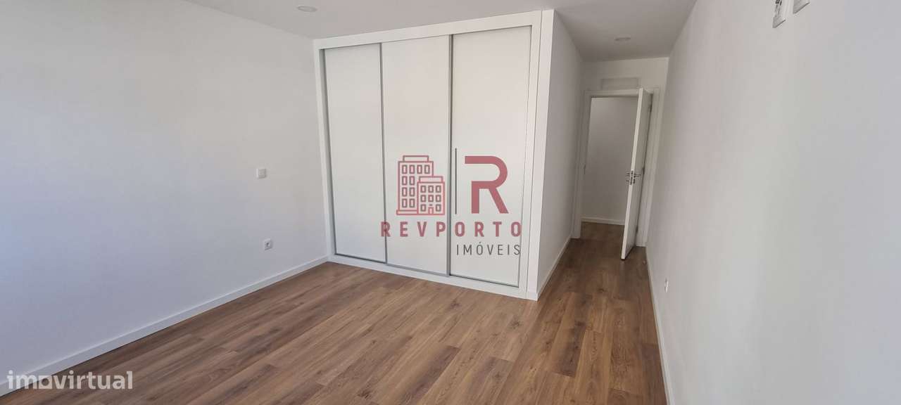 Apartamento T2, Novo, com suite e garagem dupla-16