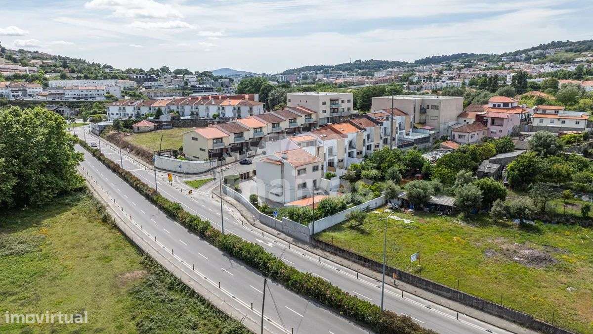 Moradia Gaveto T4-44