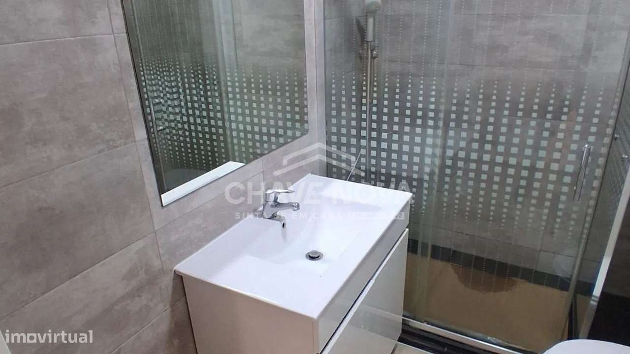 T2 Renovado c/ Varanda em Rio Tinto - Grande imagem: 4/12