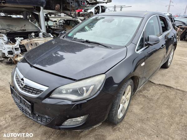 Dezmembram Opel Astra J, an 2011, 1.7 CDTI euro 5 - 1