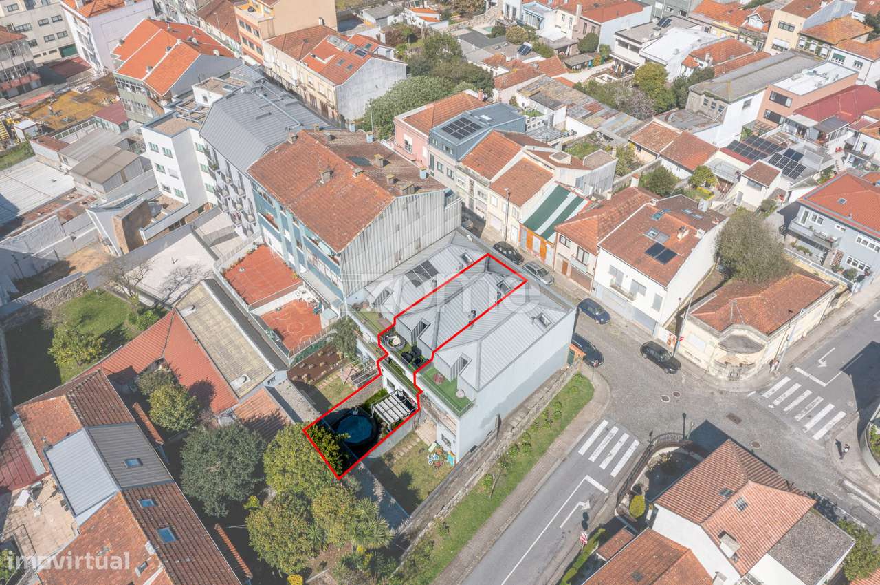 Moradia T3 Com Patio Anexos E Garagem Em Paranhos Porto
