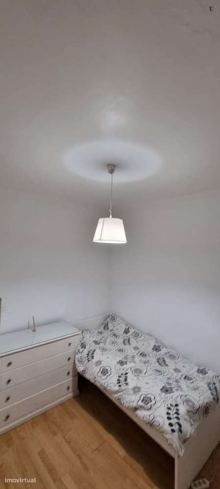 Quarto - localizado em Lisbon - Grande imagem: 5/6