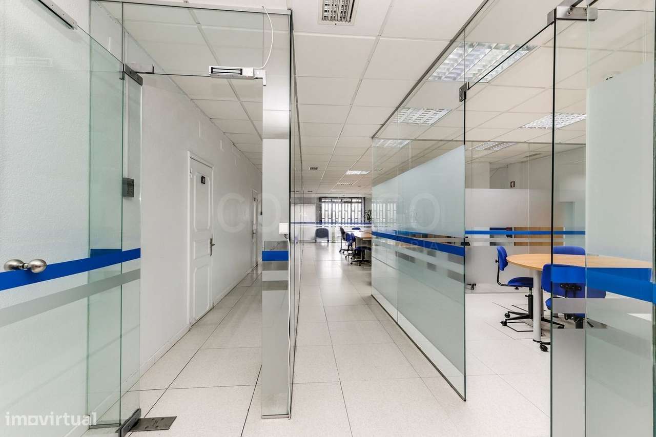 Escritório, loja e armazém com 550 m² em Linda-a-Velha, pronto a funci-28