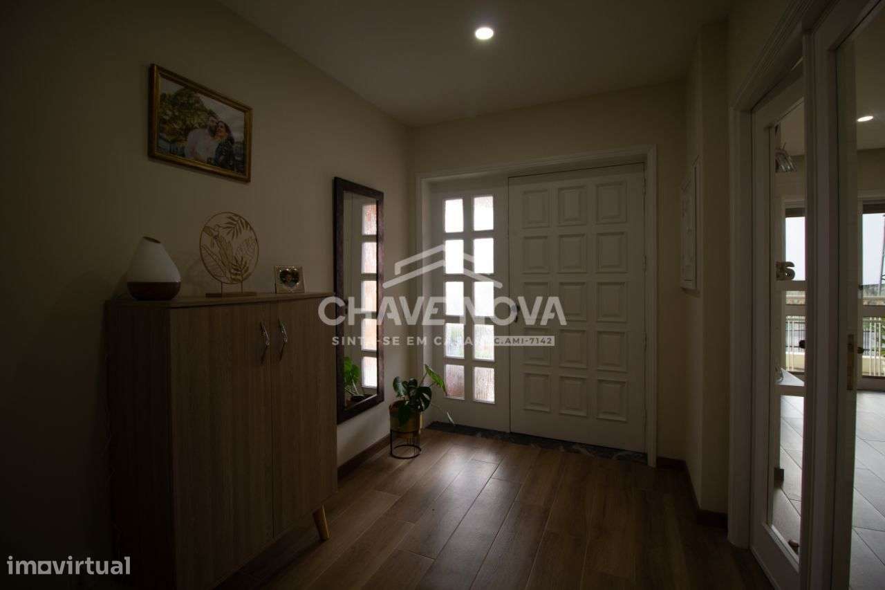 Moradia Geminada T4 com box situada em Pedroso - Grande imagem: 5/25