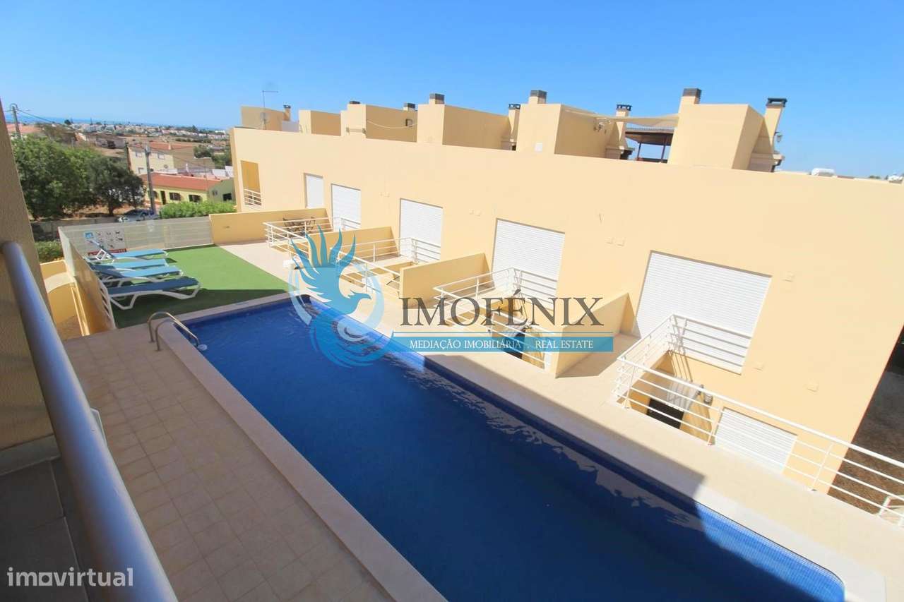 Moradia Geminada renovada T2+1 com piscina e garagem- Patroves- Albufe-2