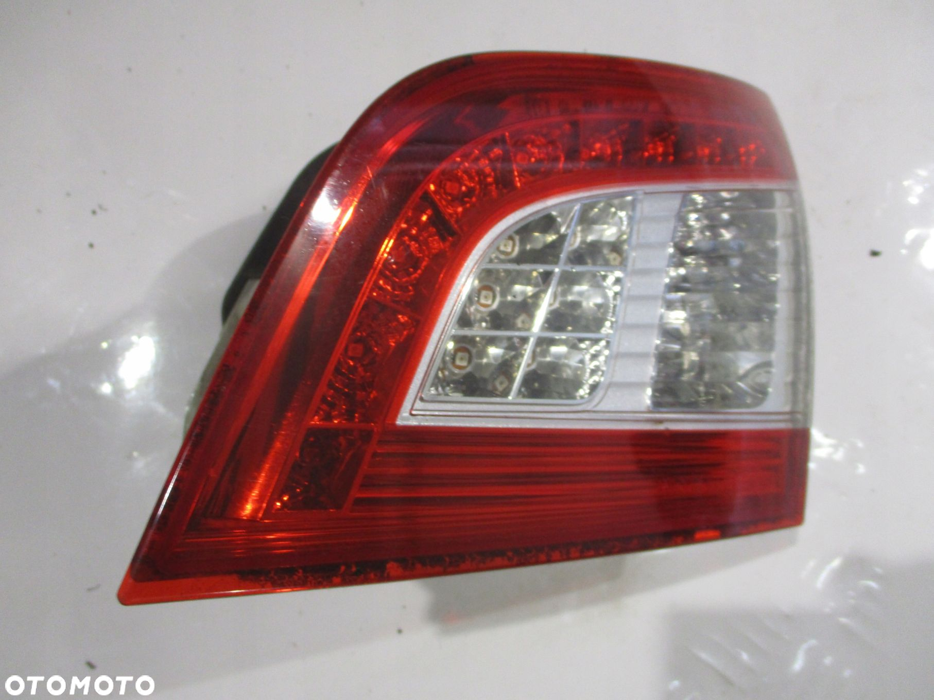 LAMPA PRAWY TYŁ W KLAPĘ PEUGEOT 508 SW KOMBI LED - 2