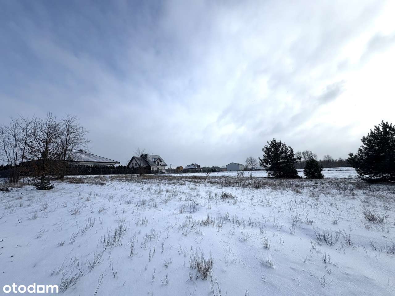 Atrakcyjna działka budowlana 1085 m² w Nowym Opolu-1