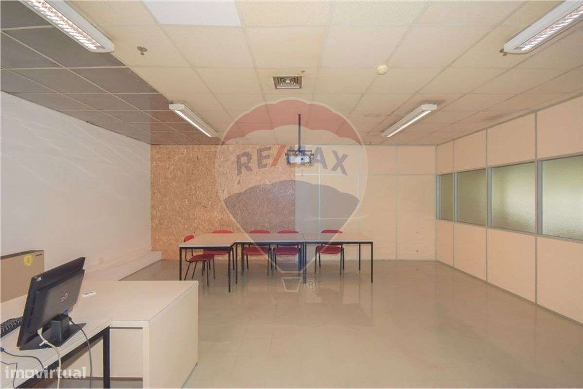 ESCRITÓRIO NO HPERMERCADO AUCHAN DA MAIA - Grande imagem: 3/10