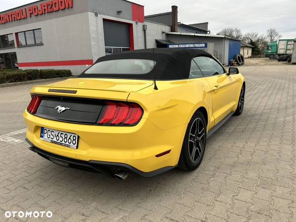 Ford Mustang - 4