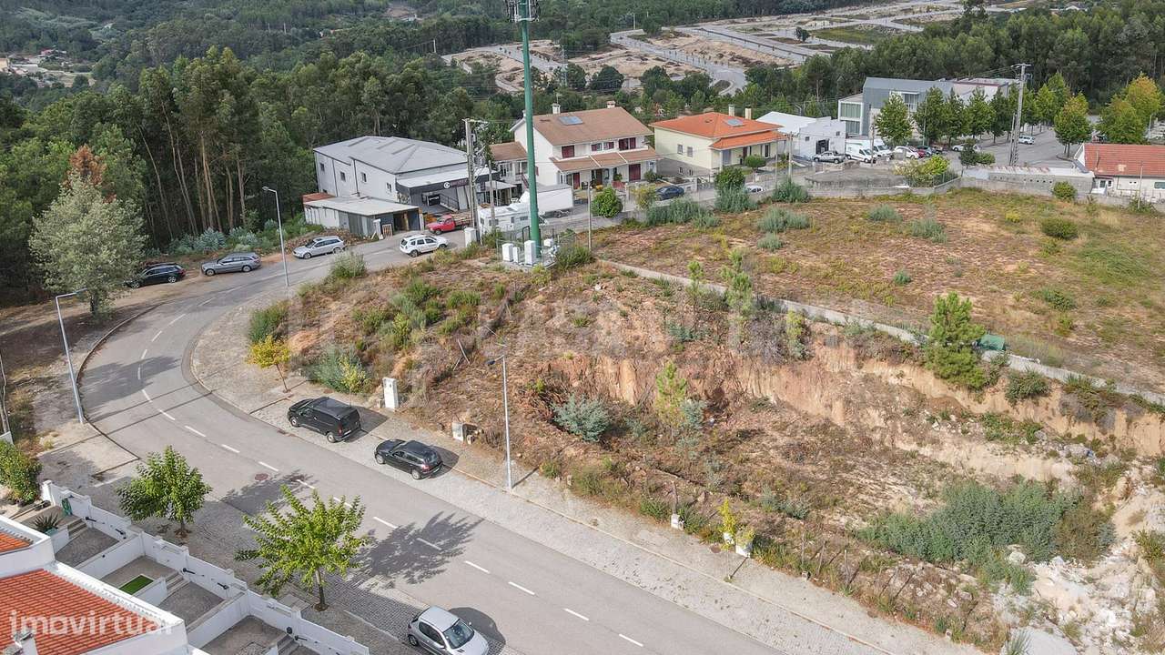 Lote de terreno urbano em Orgens - Grande imagem: 2/12