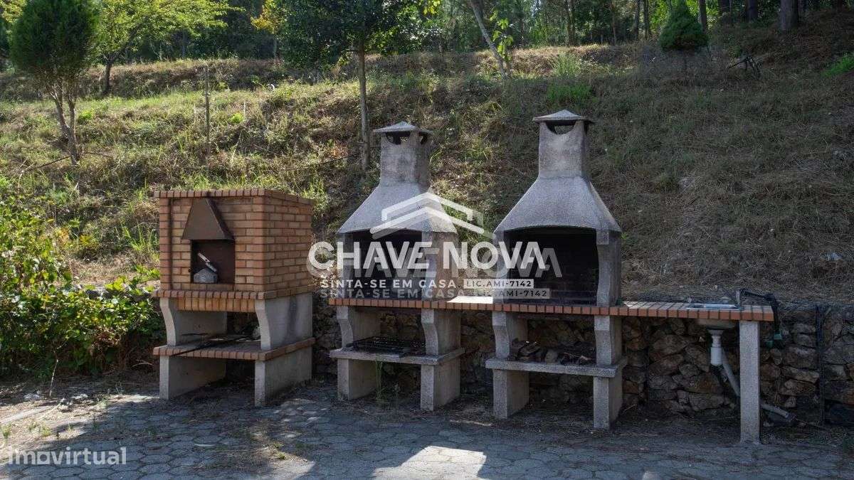 Apartamento T2, em Pedroso, com duas varandas, garagem e arrumos-39
