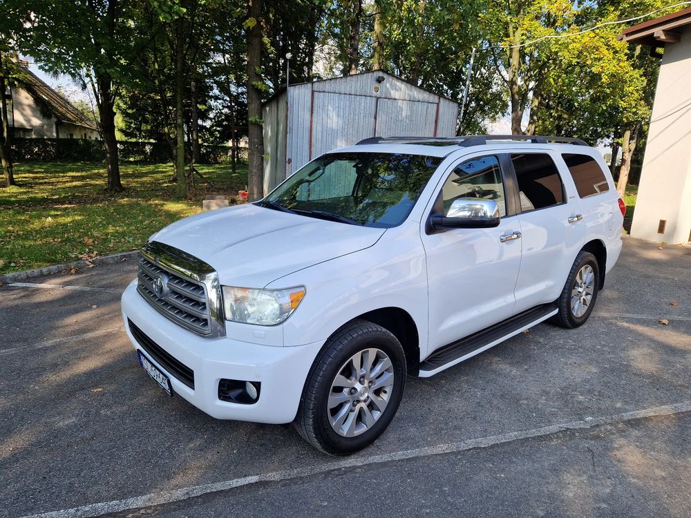 Toyota Sequoia 2011