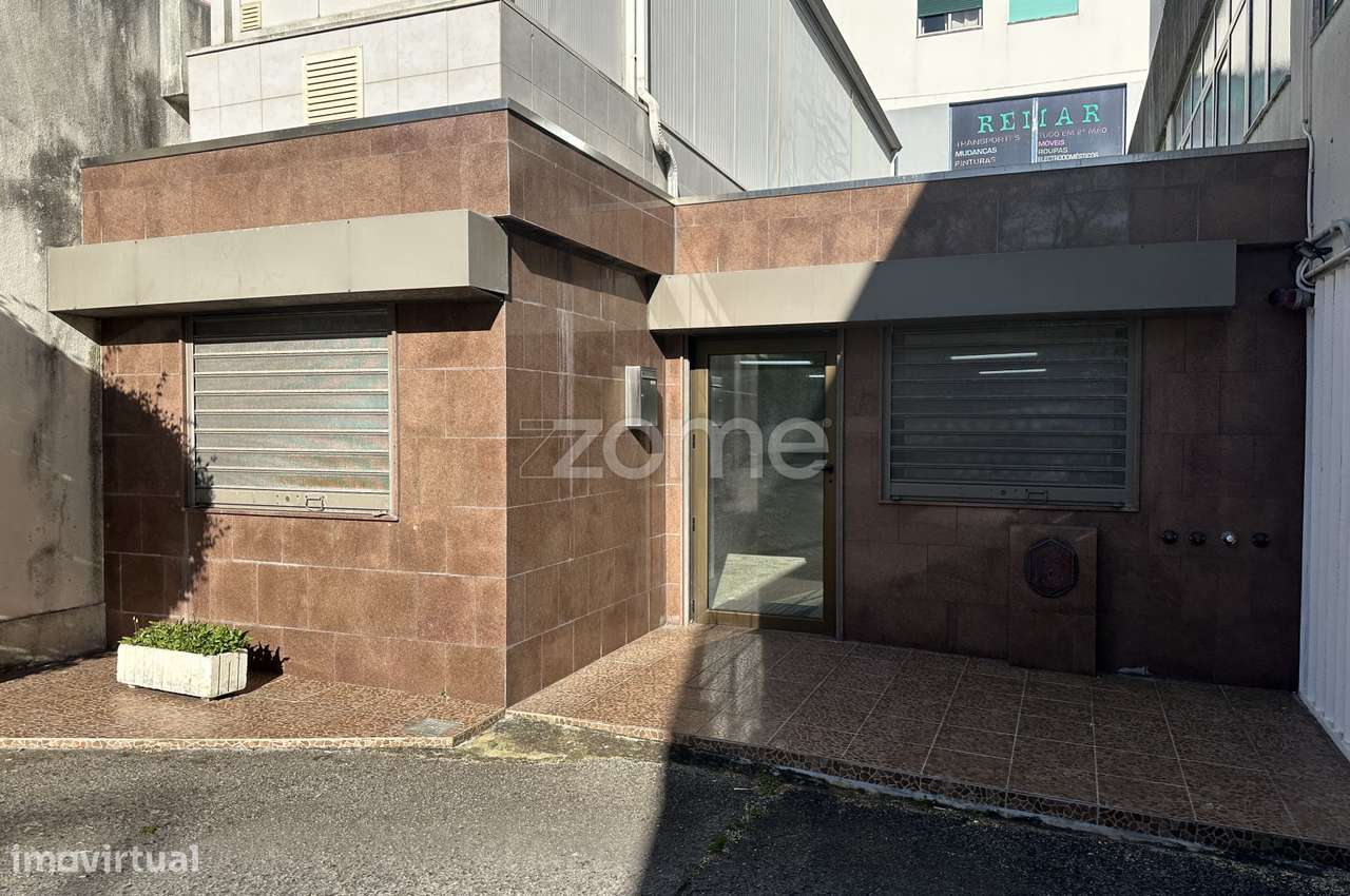 Loja com 2 espaços (R/C + Cave), em Carcavelos-3