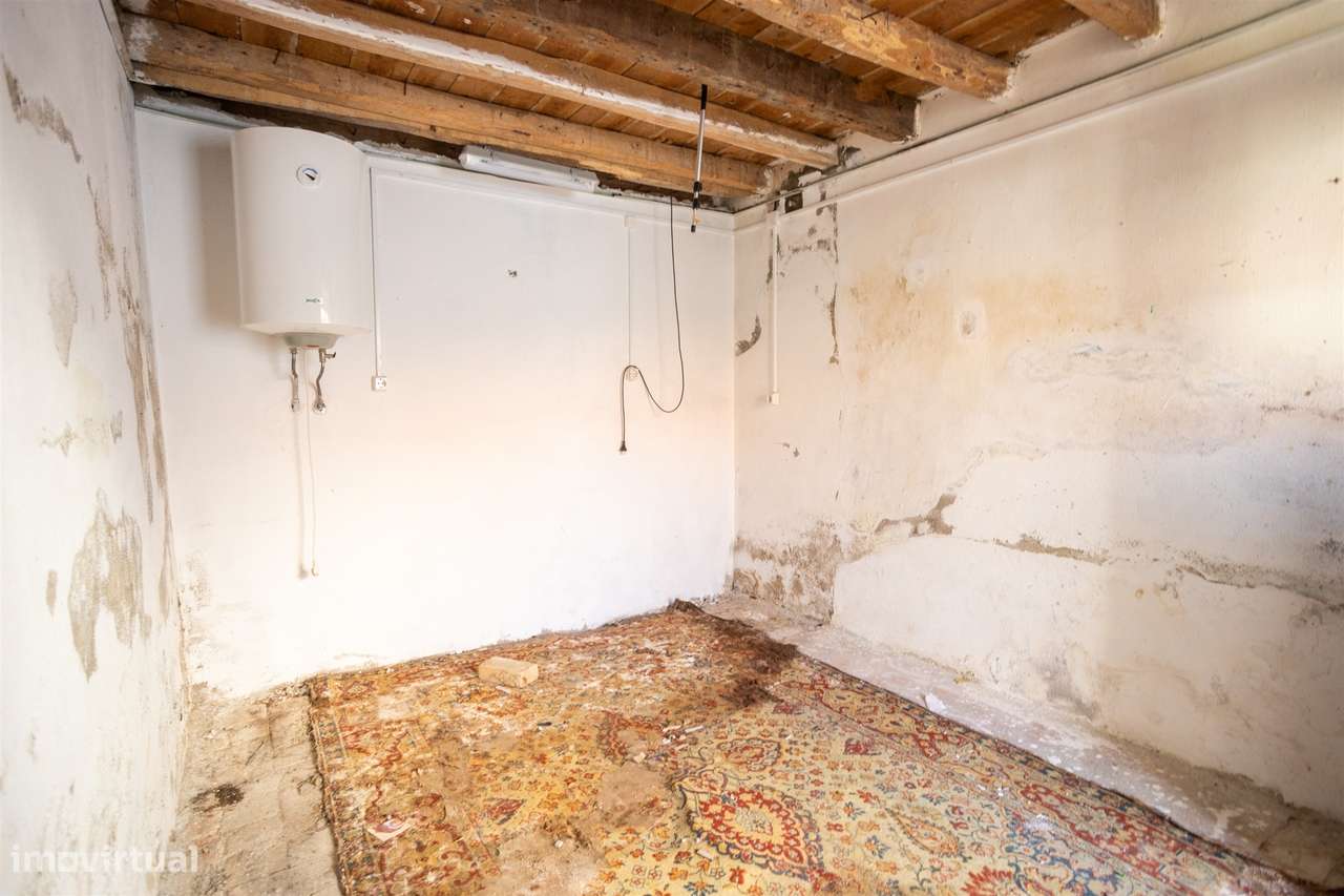 Moradia histórica T6 com piscina e anexo – centro de Salvaterra de Mag-46